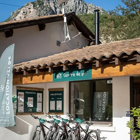אתר קמפינג Huttopia Gorges Du Verdon קסטלאנטה